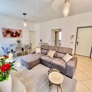 Divina Luxury With Jacuzzi Near The Como